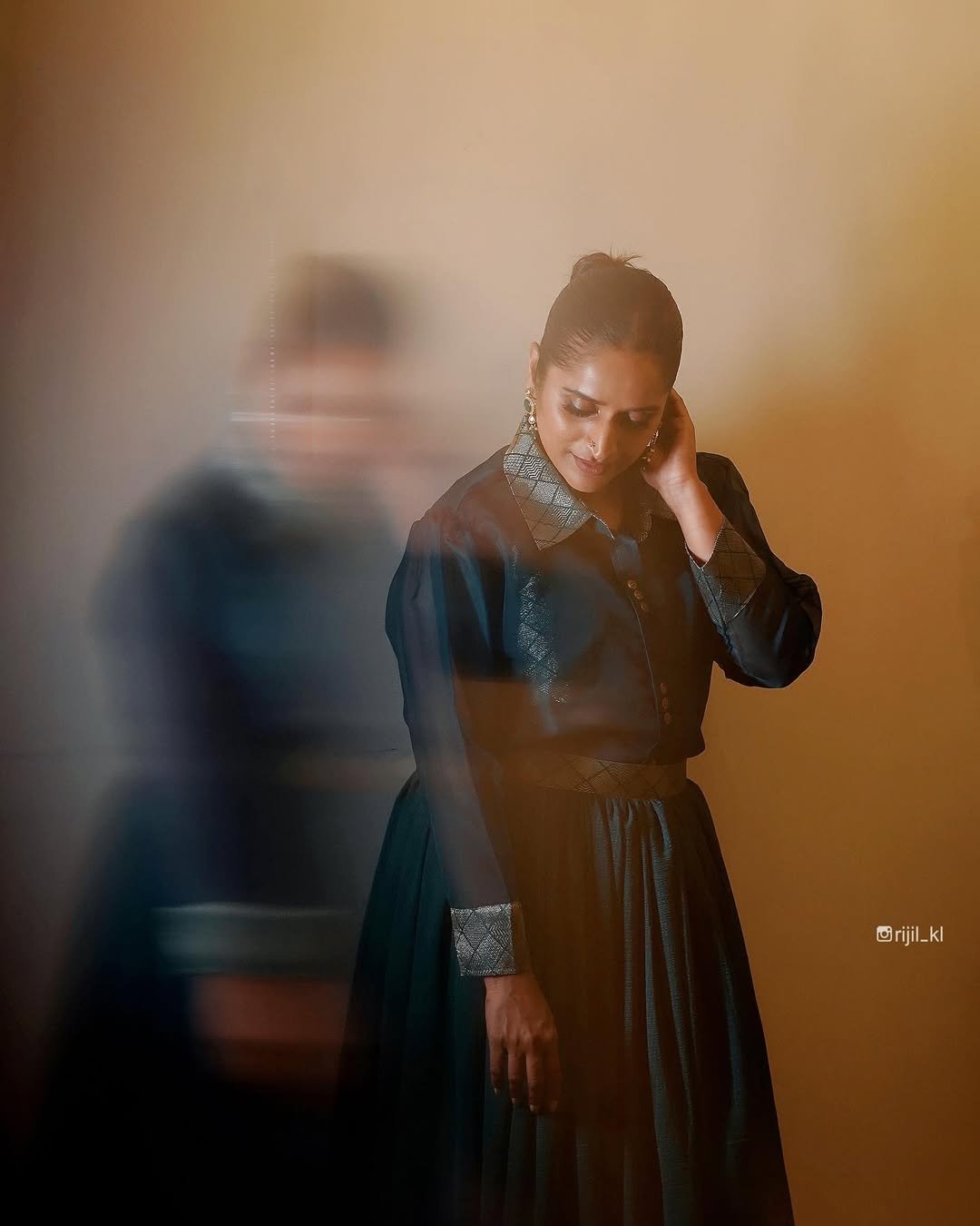 Inframe- @surabhi_lakshmi Photography- @rijil_kl Styling by- @styledby_mk_ Makeup- @sreegeshvasa